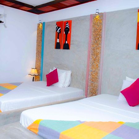 Mandavilla Airport Transit Hotel Katunayaka Bagian luar foto