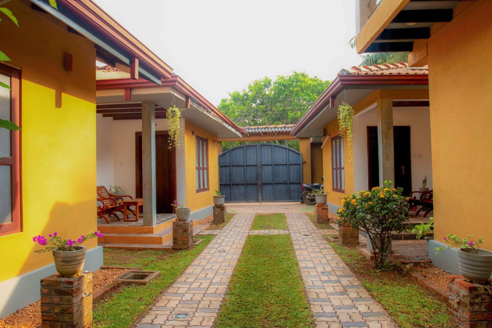 Mandavilla Airport Transit Hotel Katunayaka Bagian luar foto